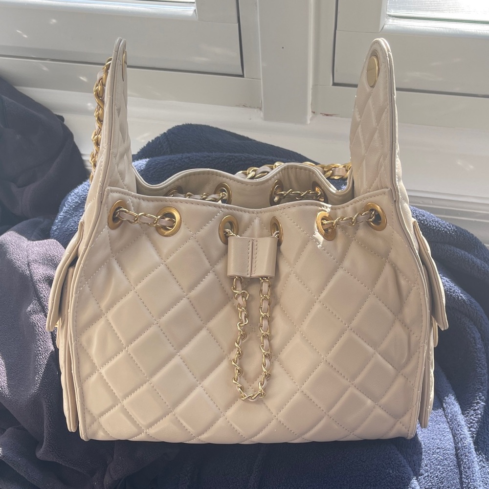 Quilted Cream Shoulder Bag with Gold Chain Accent